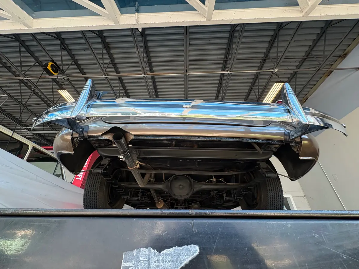 Vehicle photo 37
