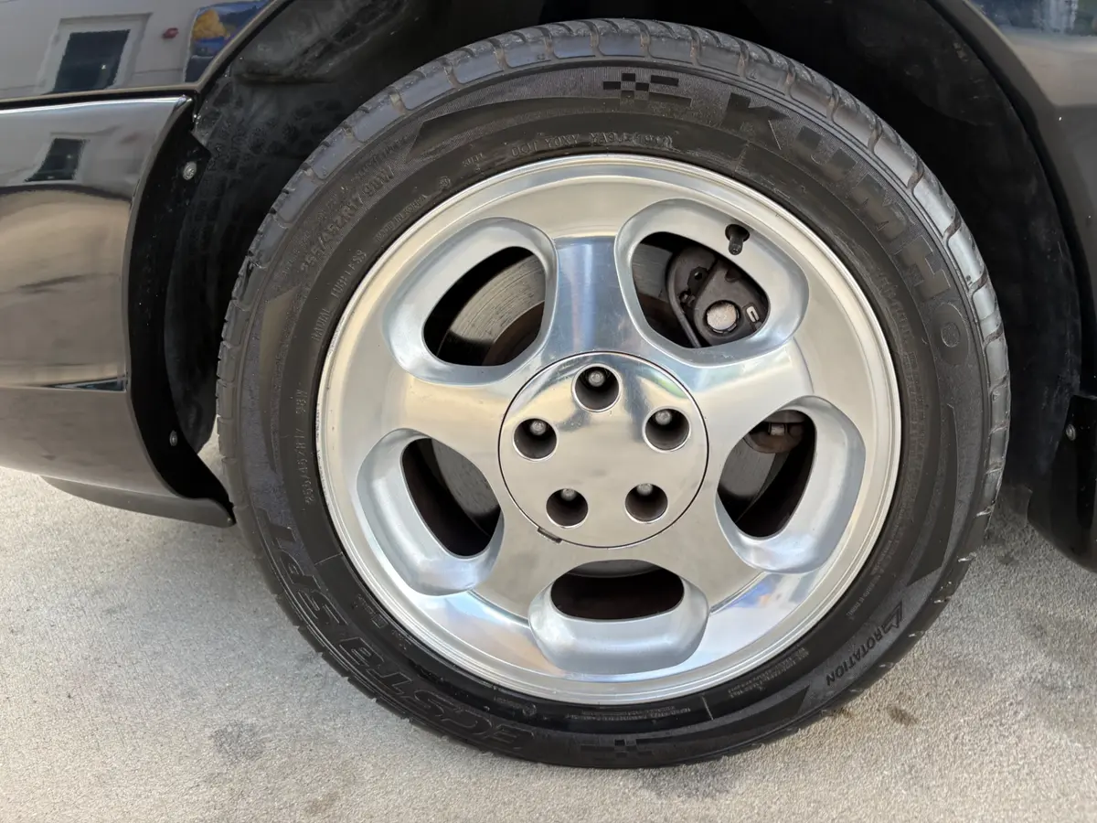 Vehicle photo 27