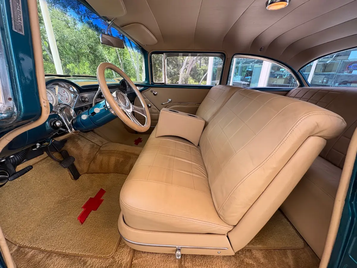 Vehicle photo 33