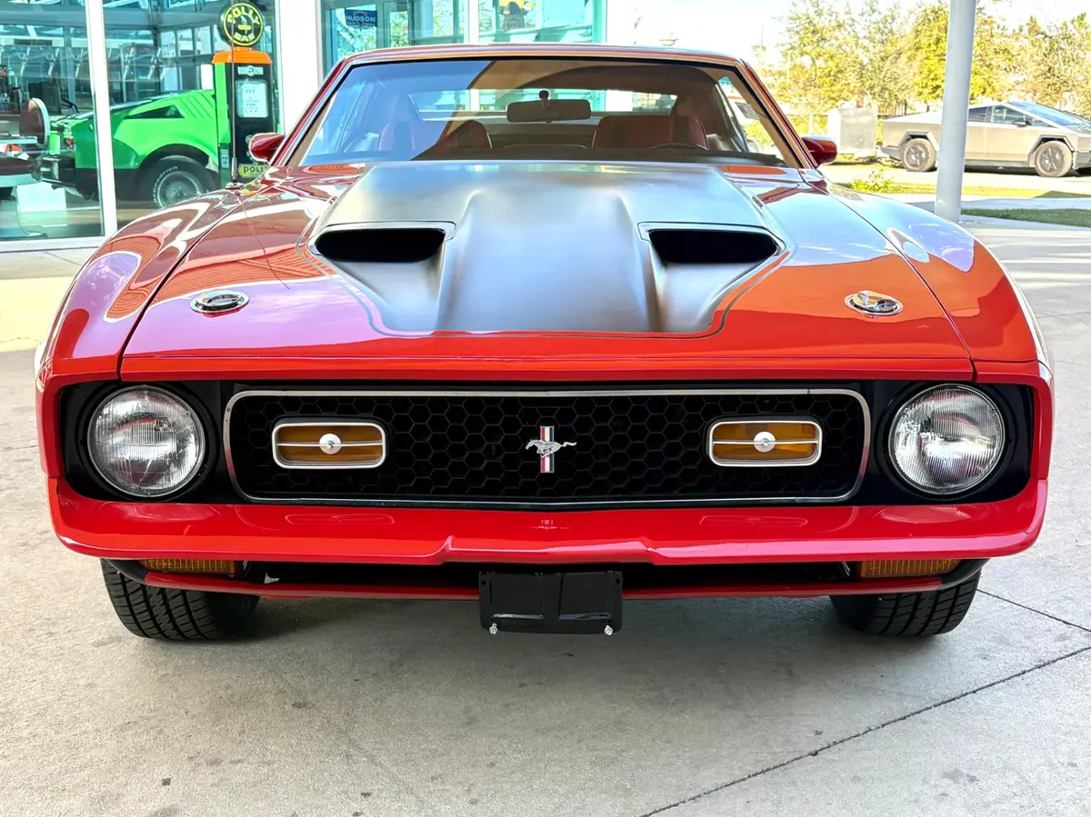 Vehicle photo 2