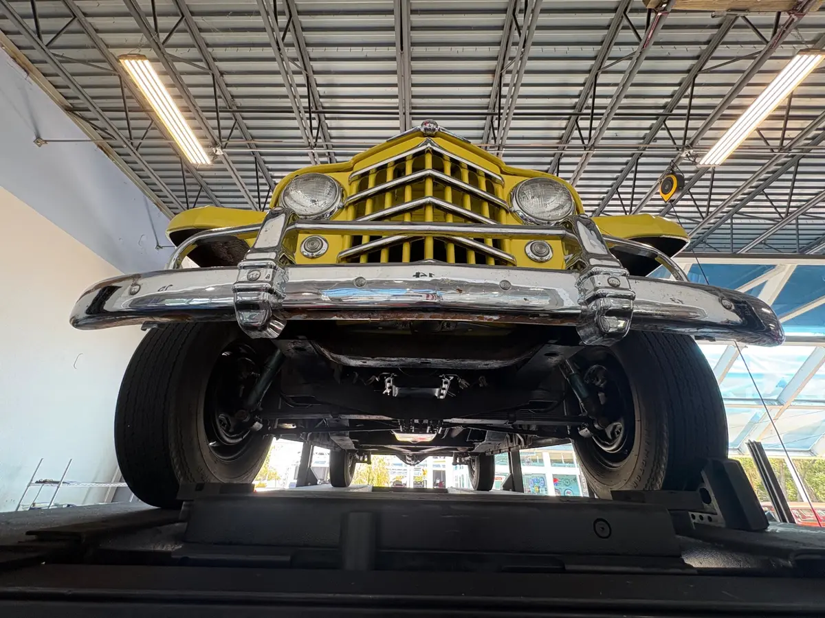 Vehicle photo 54