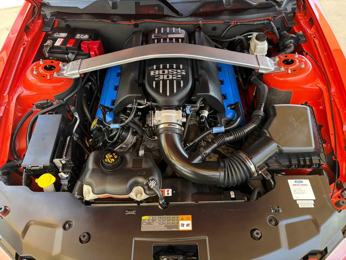 Vehicle photo 28