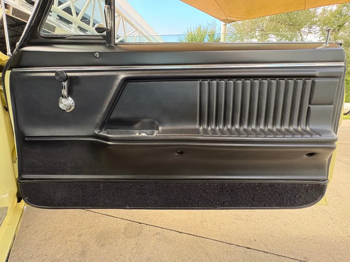 Vehicle photo 38