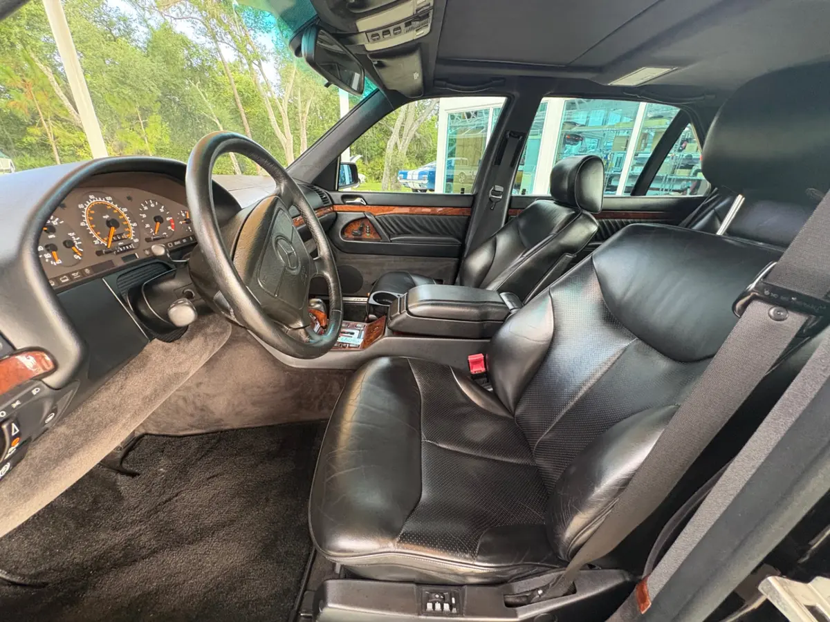 Vehicle photo 32