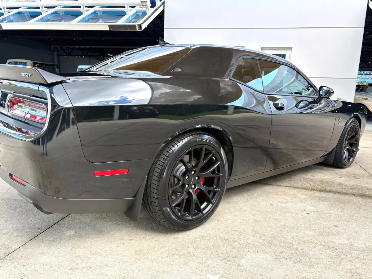 Vehicle photo 16