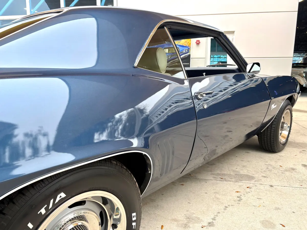Vehicle photo 18
