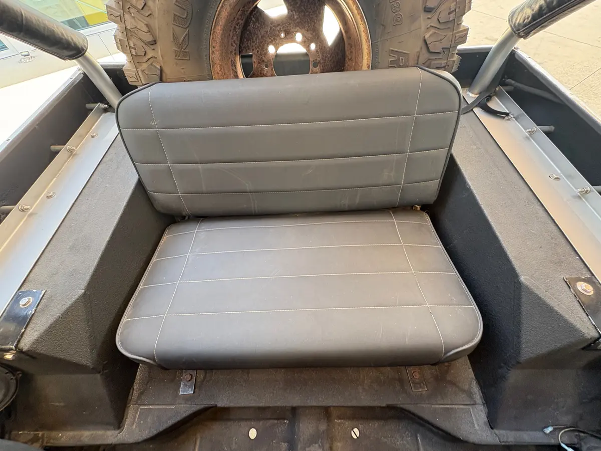 Vehicle photo 33