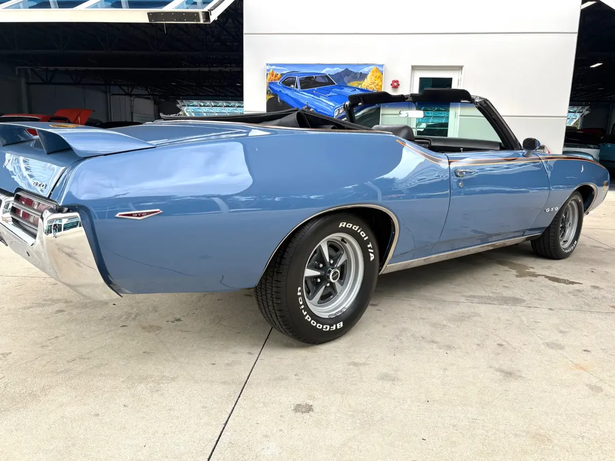 Vehicle photo 16