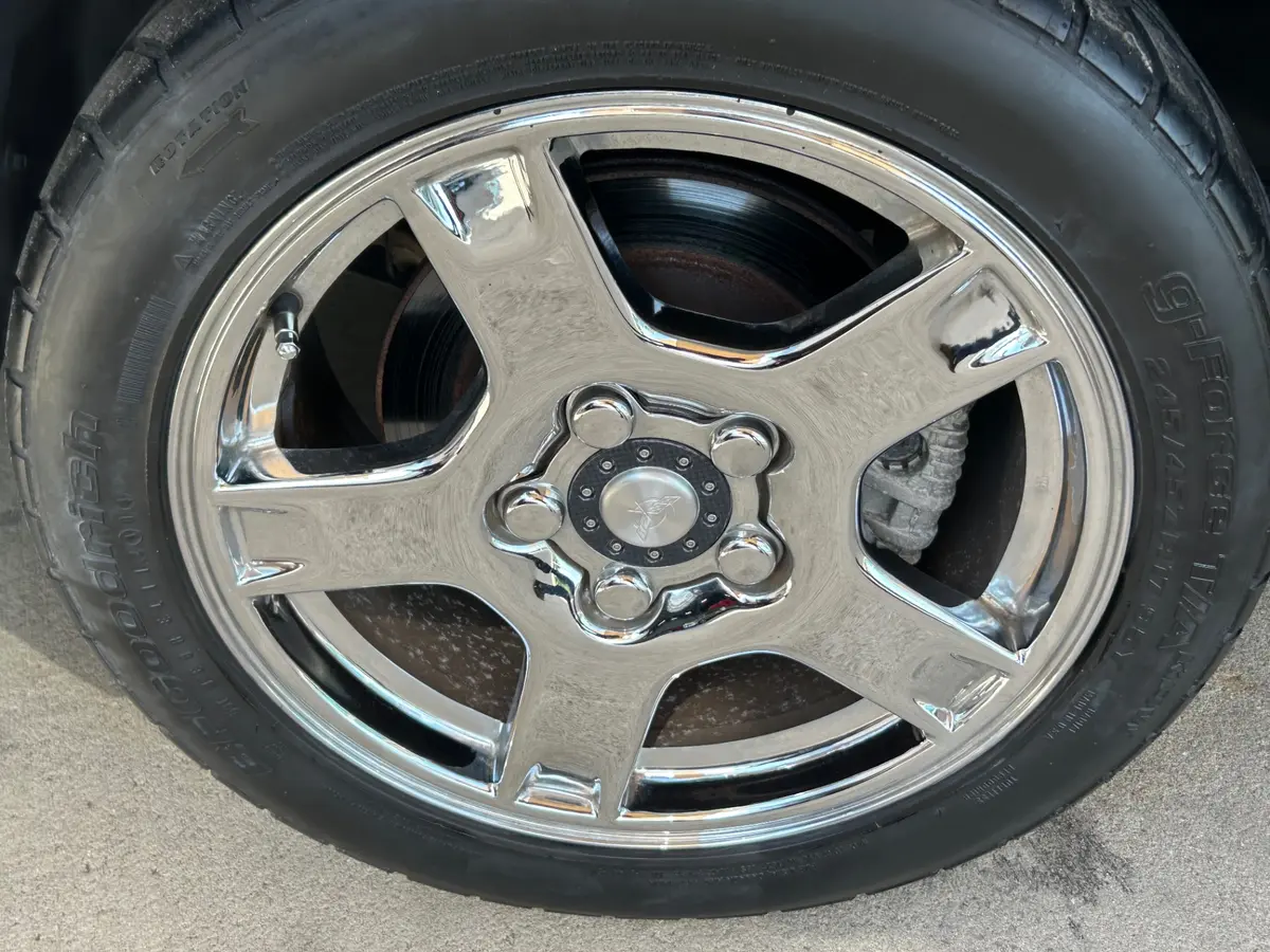 Vehicle photo 15