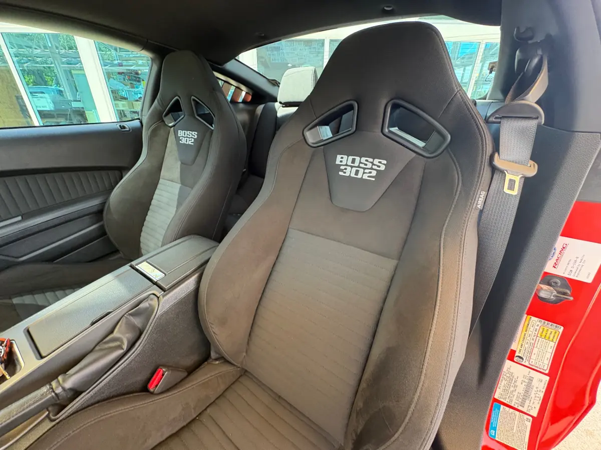 Vehicle photo 34