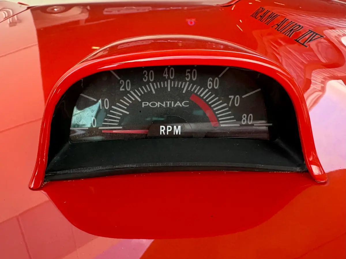 Vehicle photo 25
