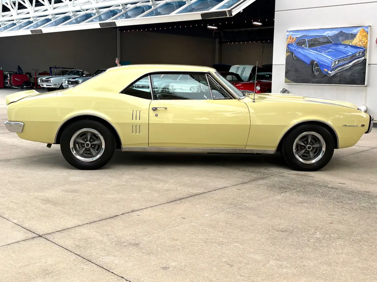 Vehicle photo 5