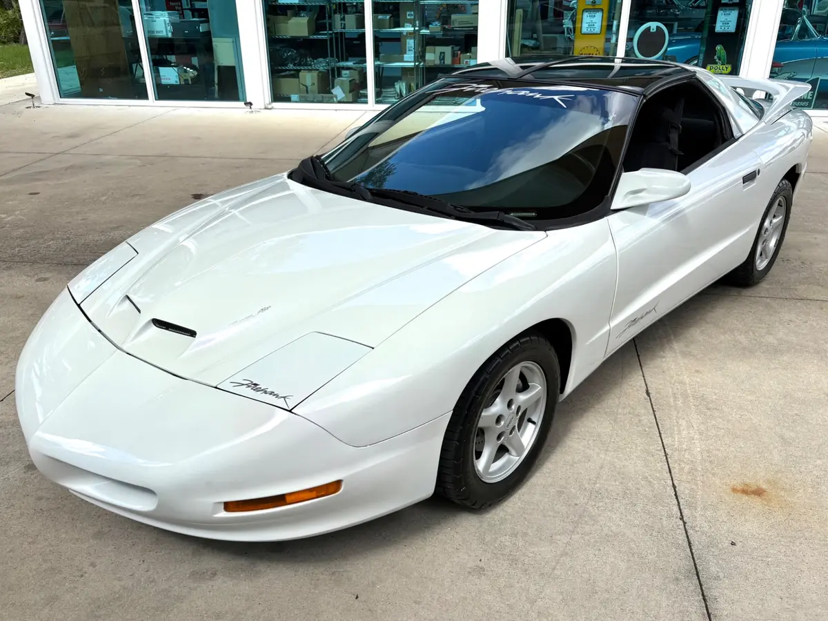Vehicle photo 20