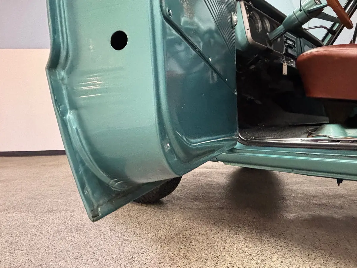 Vehicle photo 29