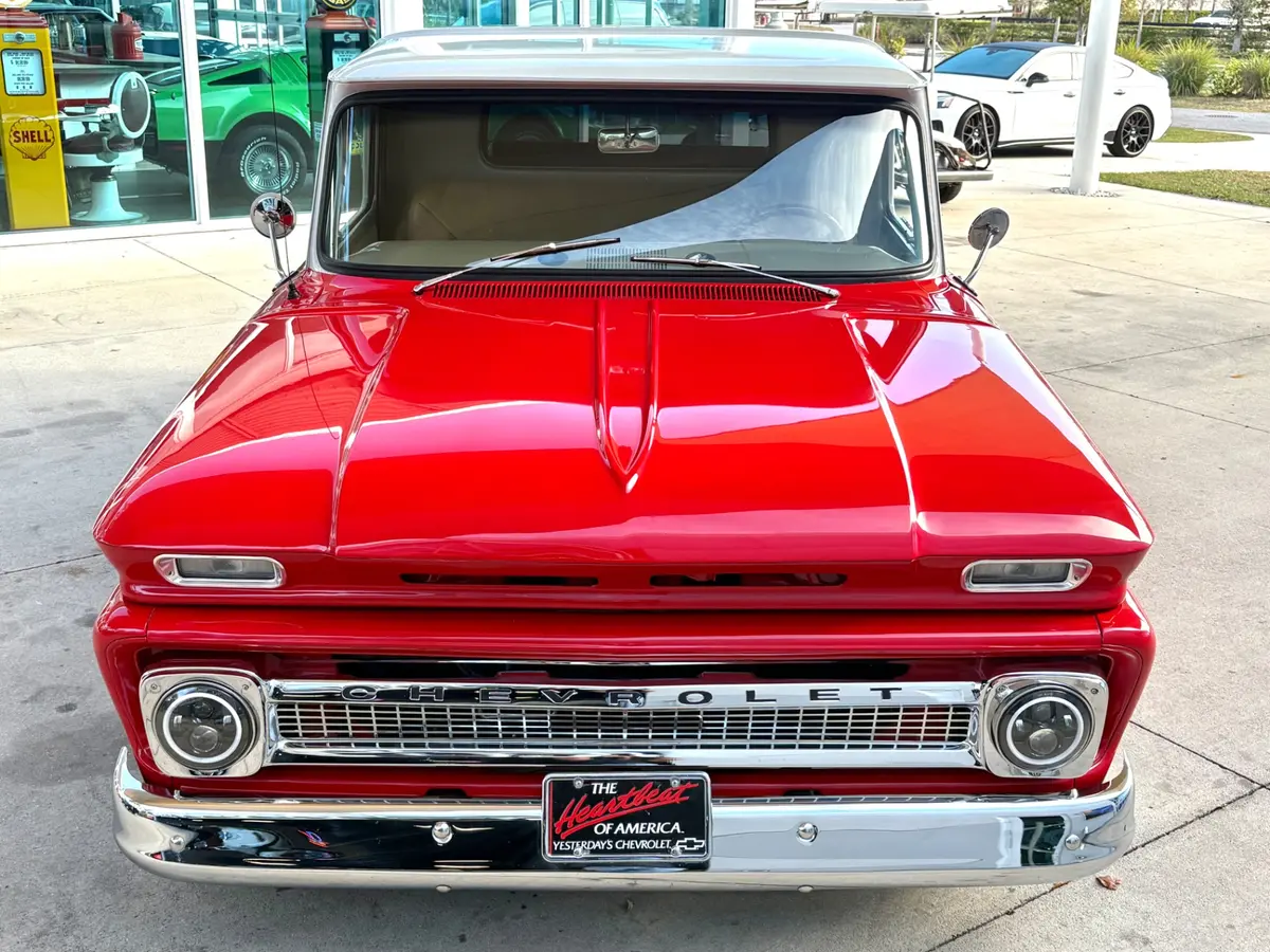 Vehicle photo 3