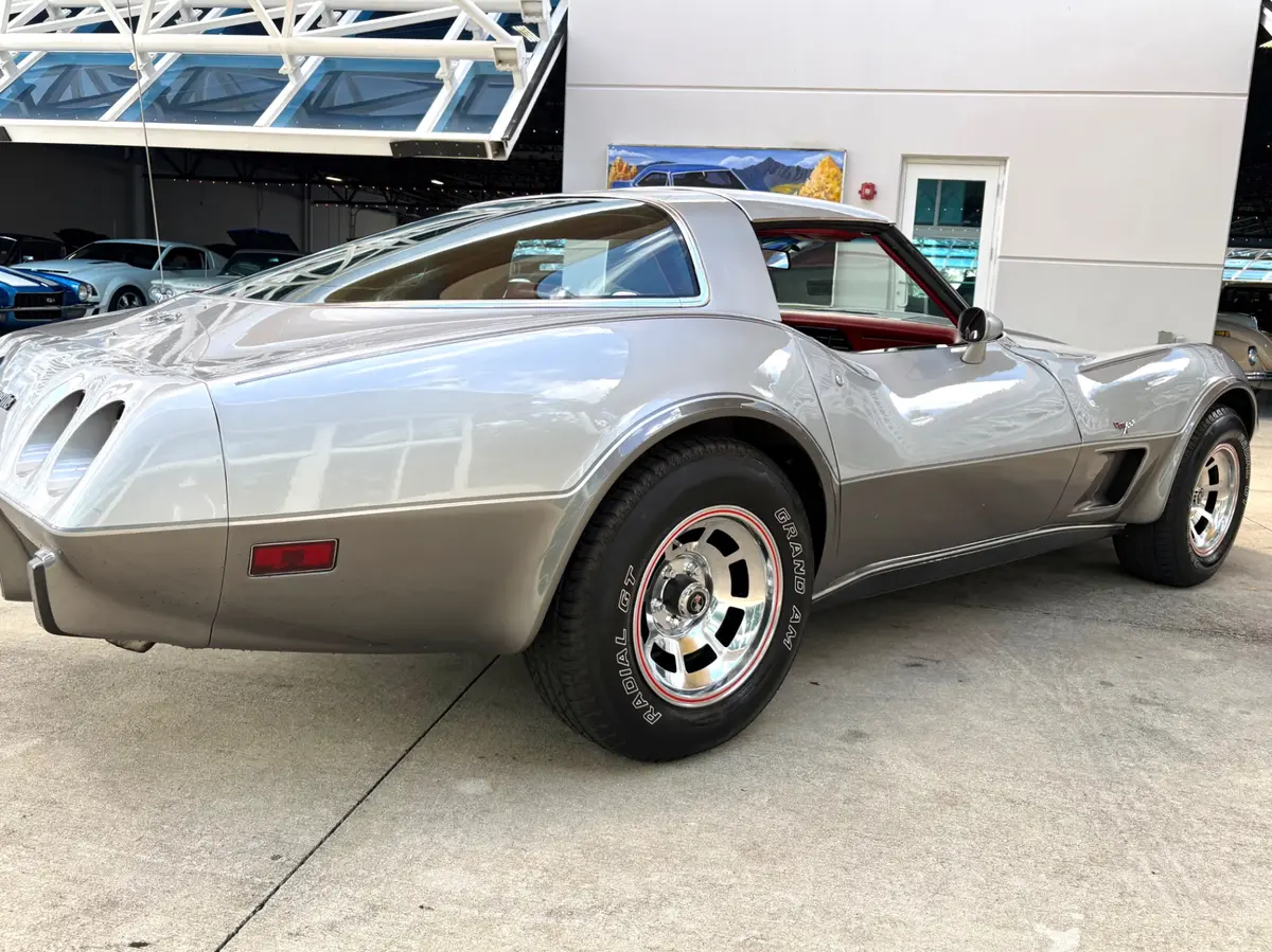 Vehicle photo 16