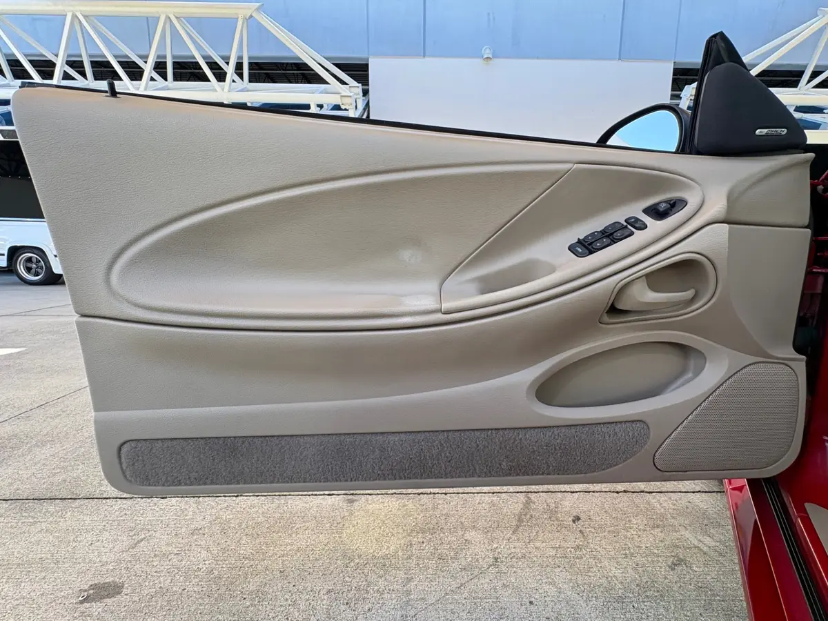 Vehicle photo 37