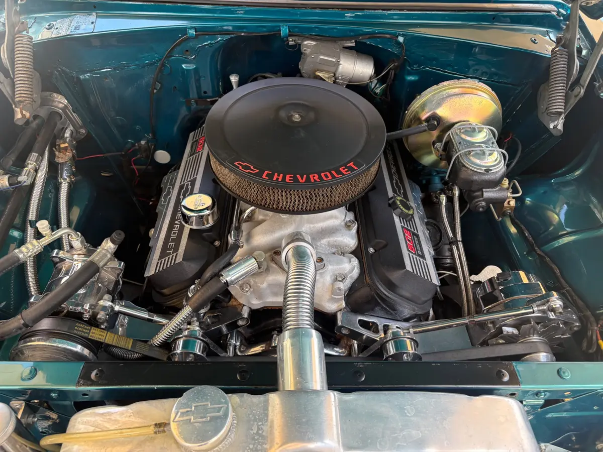 Vehicle photo 28