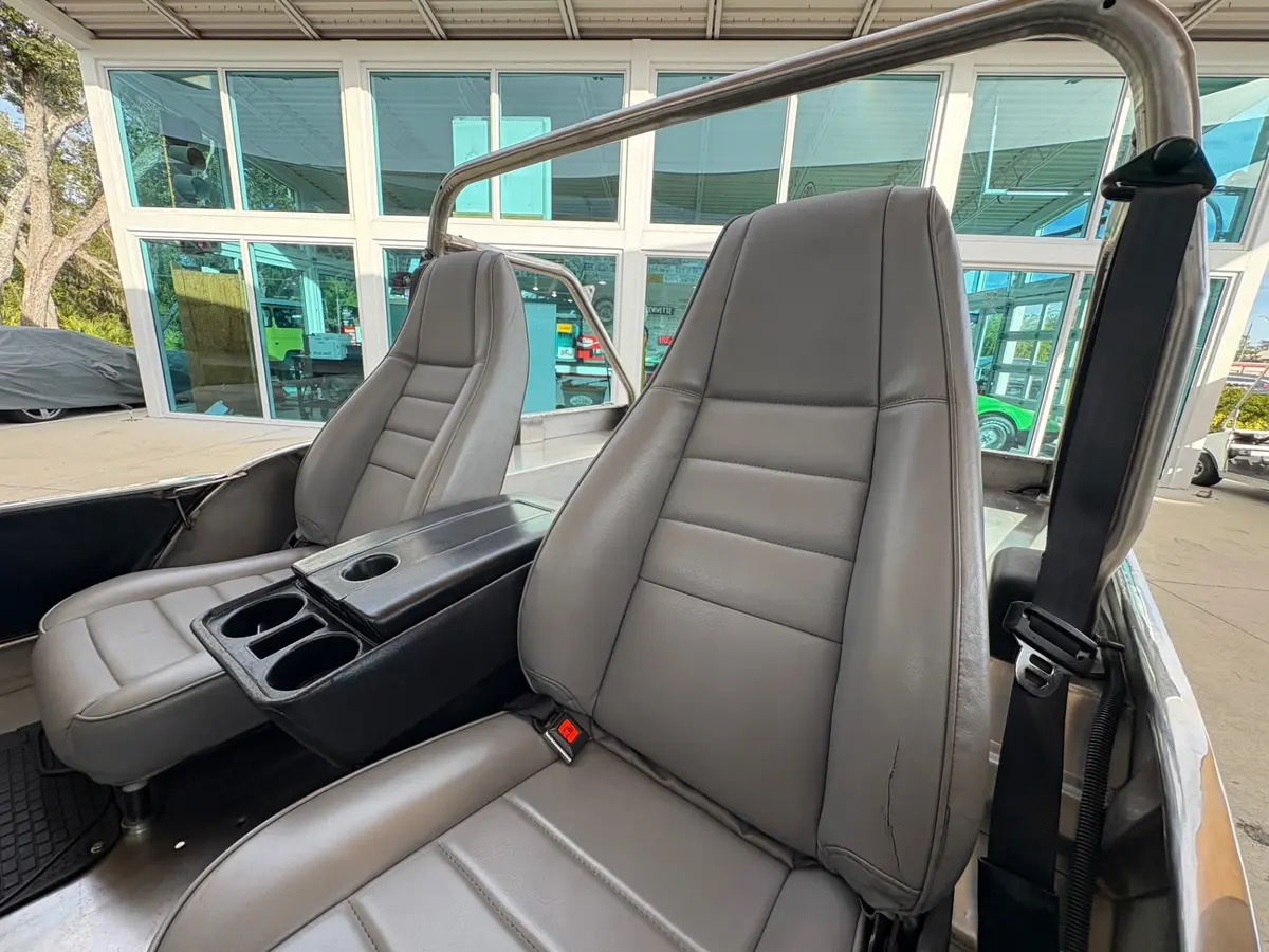 Vehicle photo 33