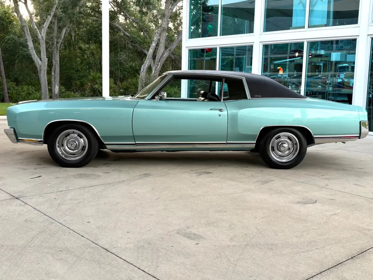 Vehicle photo 14