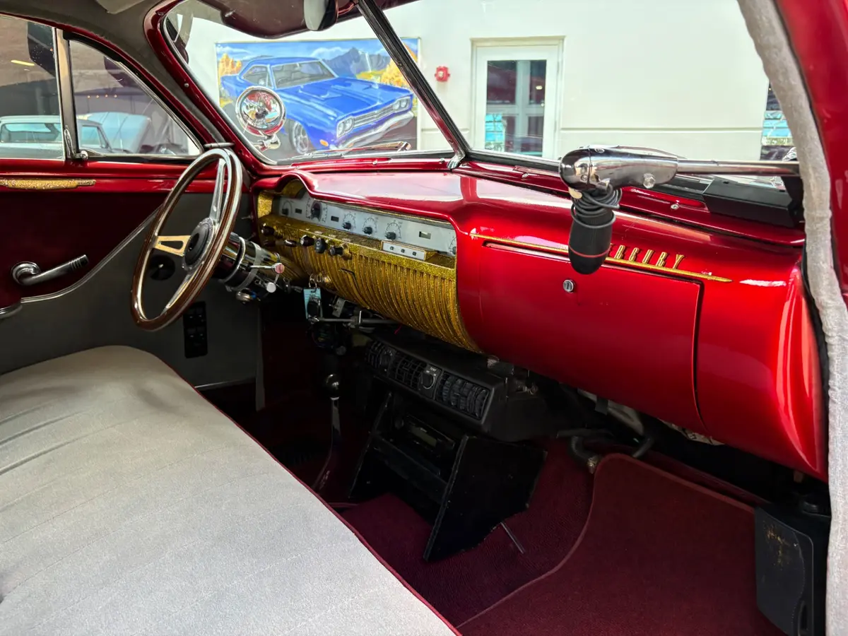 Vehicle photo 43