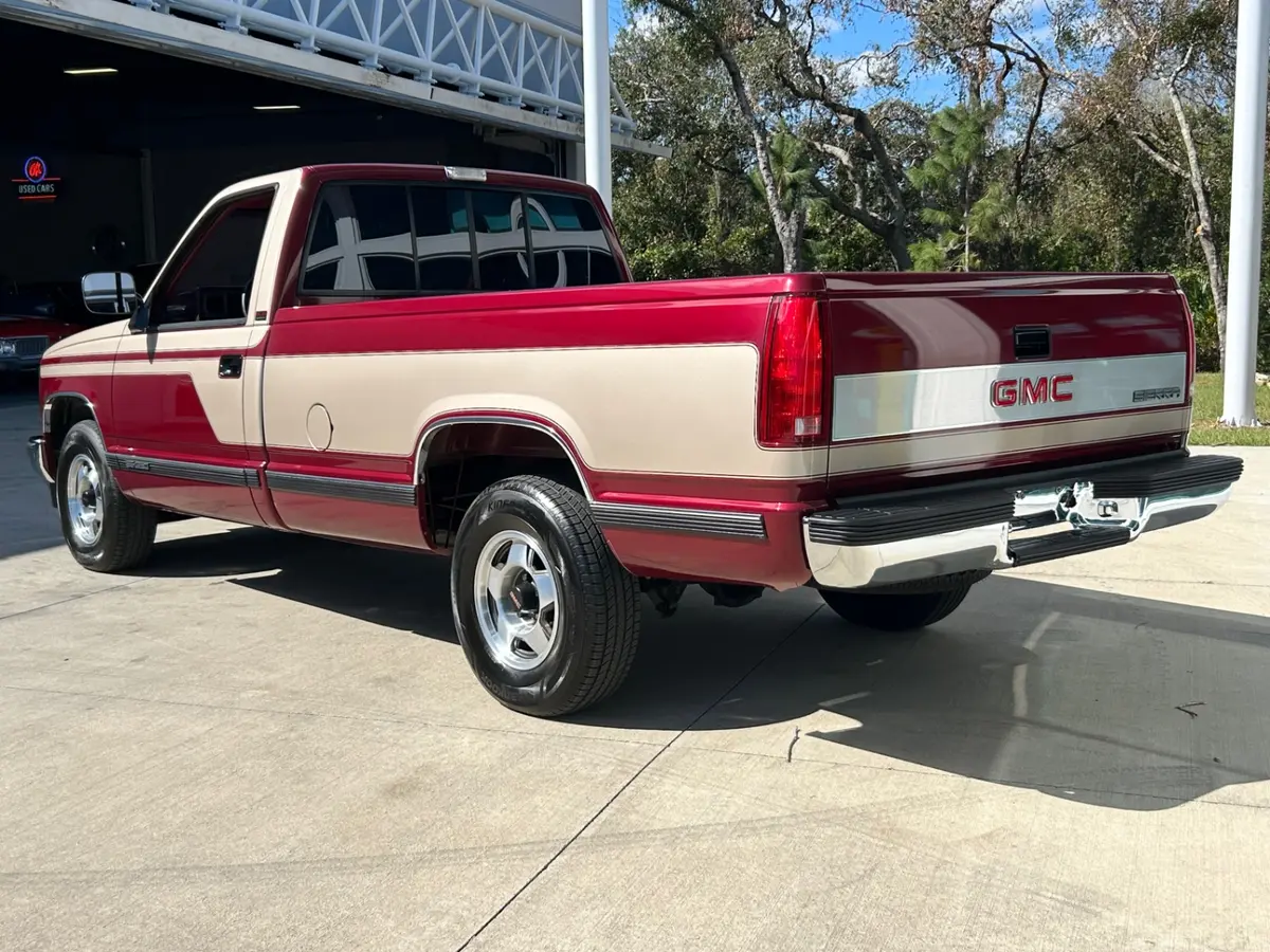 Vehicle photo 8