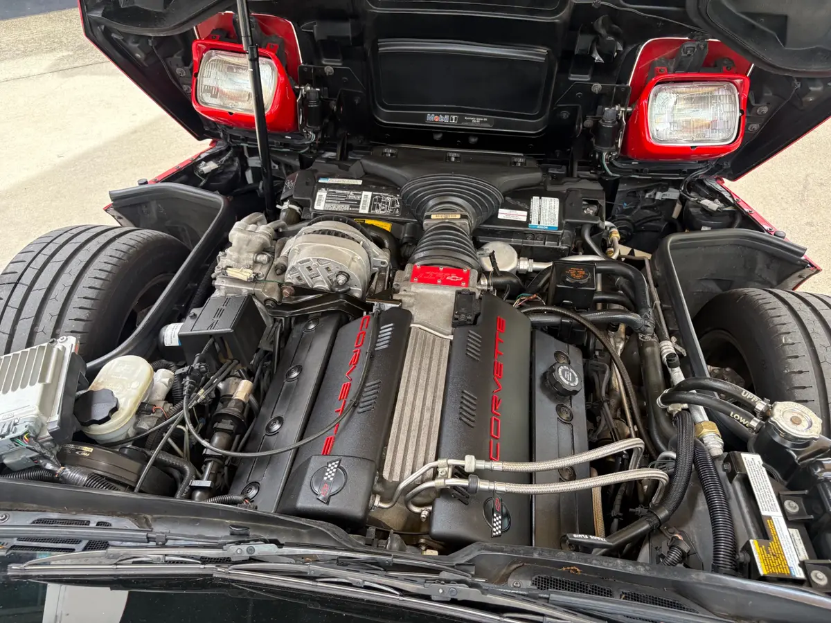 Vehicle photo 25