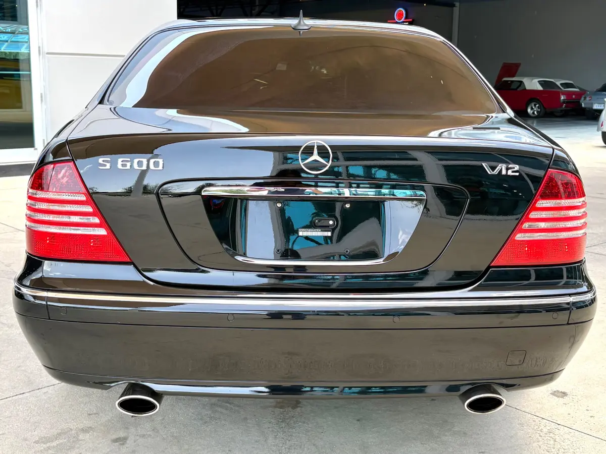 Vehicle photo 7