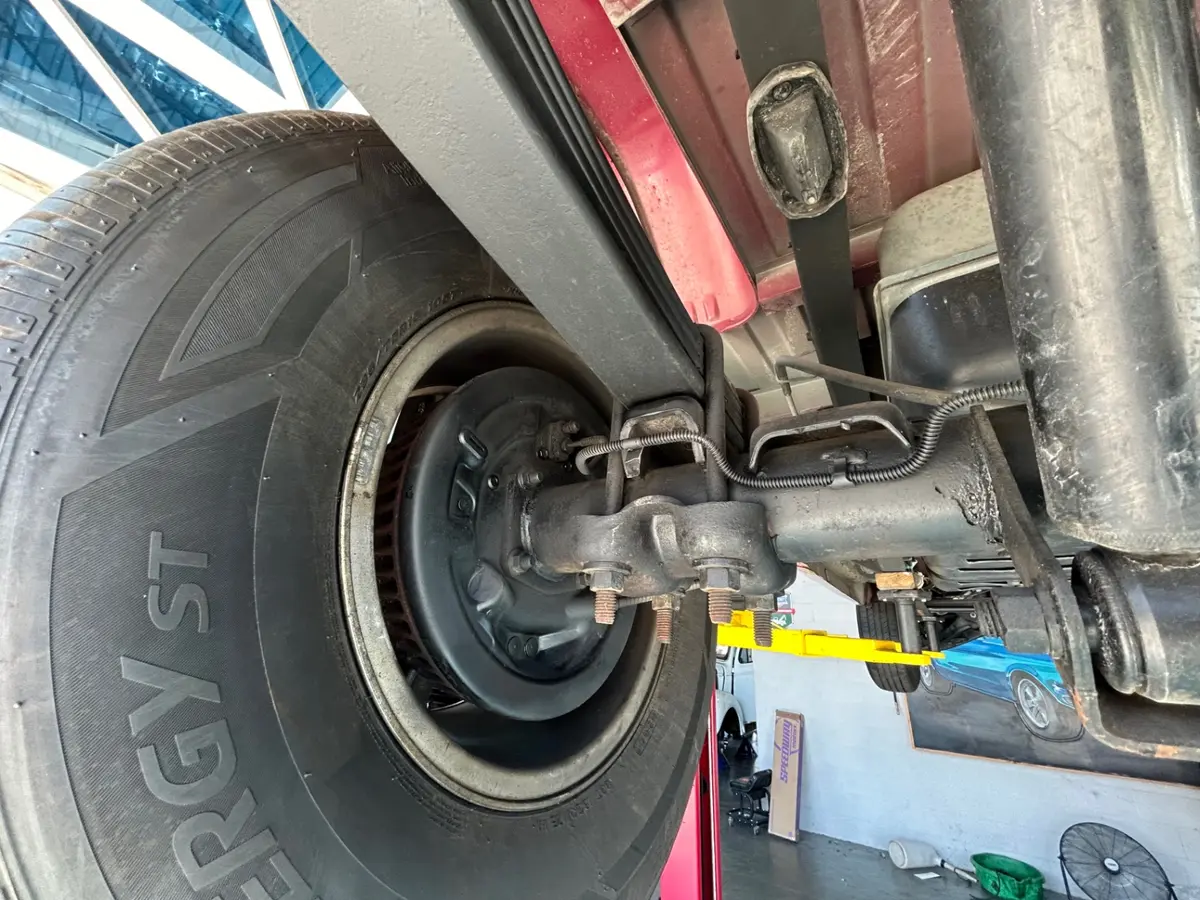 Vehicle photo 30