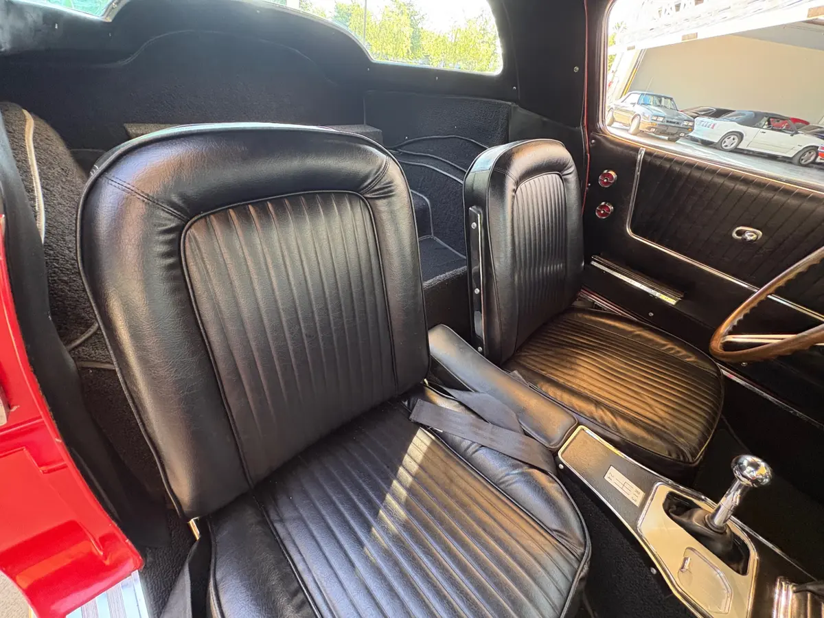 Vehicle photo 38