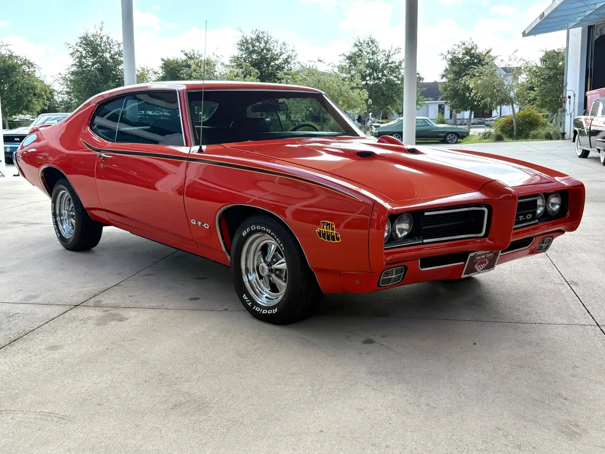 Vehicle photo 4