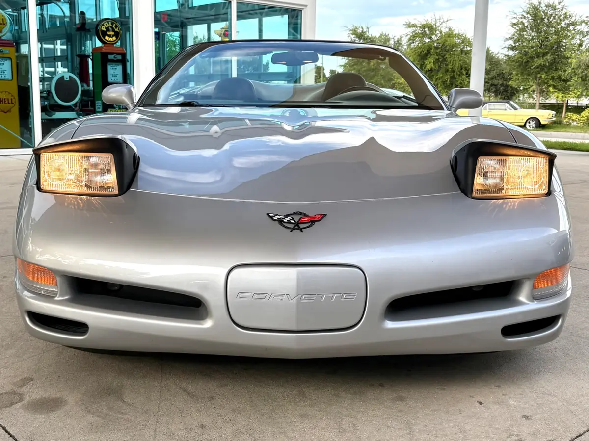 Vehicle photo 4