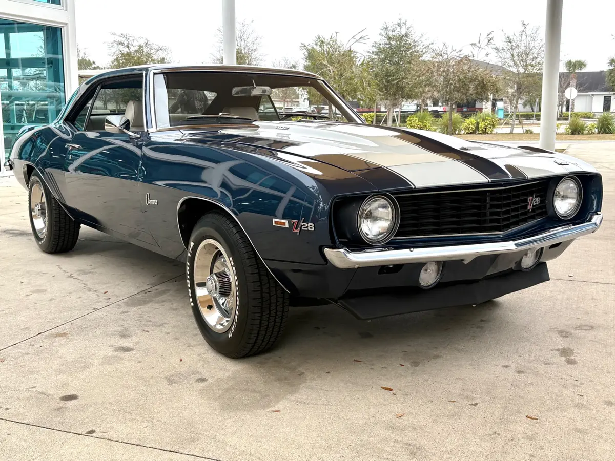 Vehicle photo 4