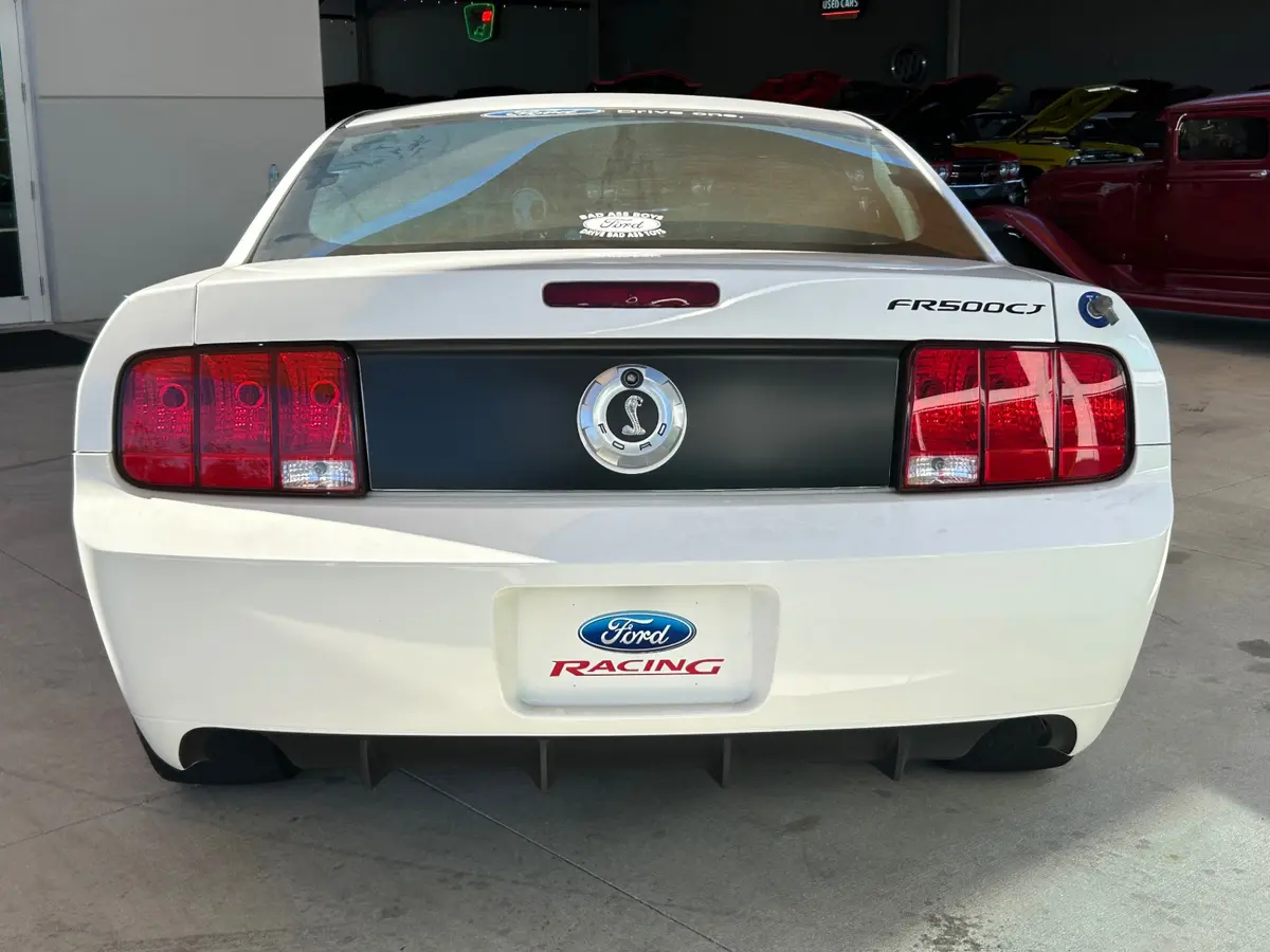 Vehicle photo 6