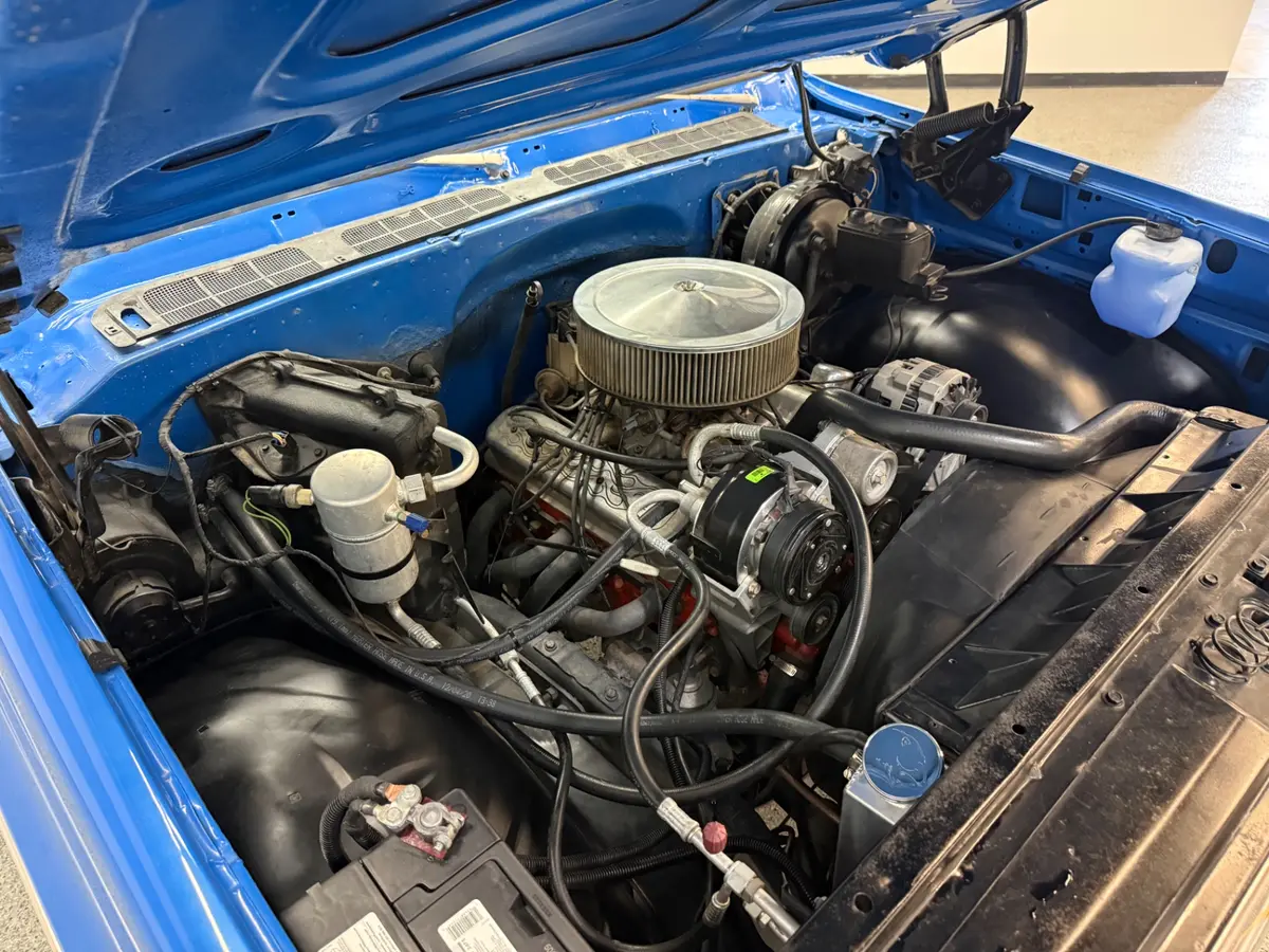 Vehicle photo 14