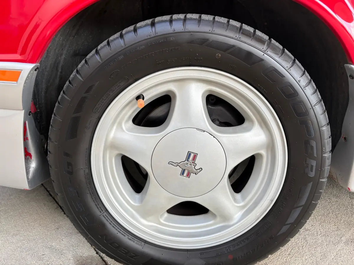 Vehicle photo 27