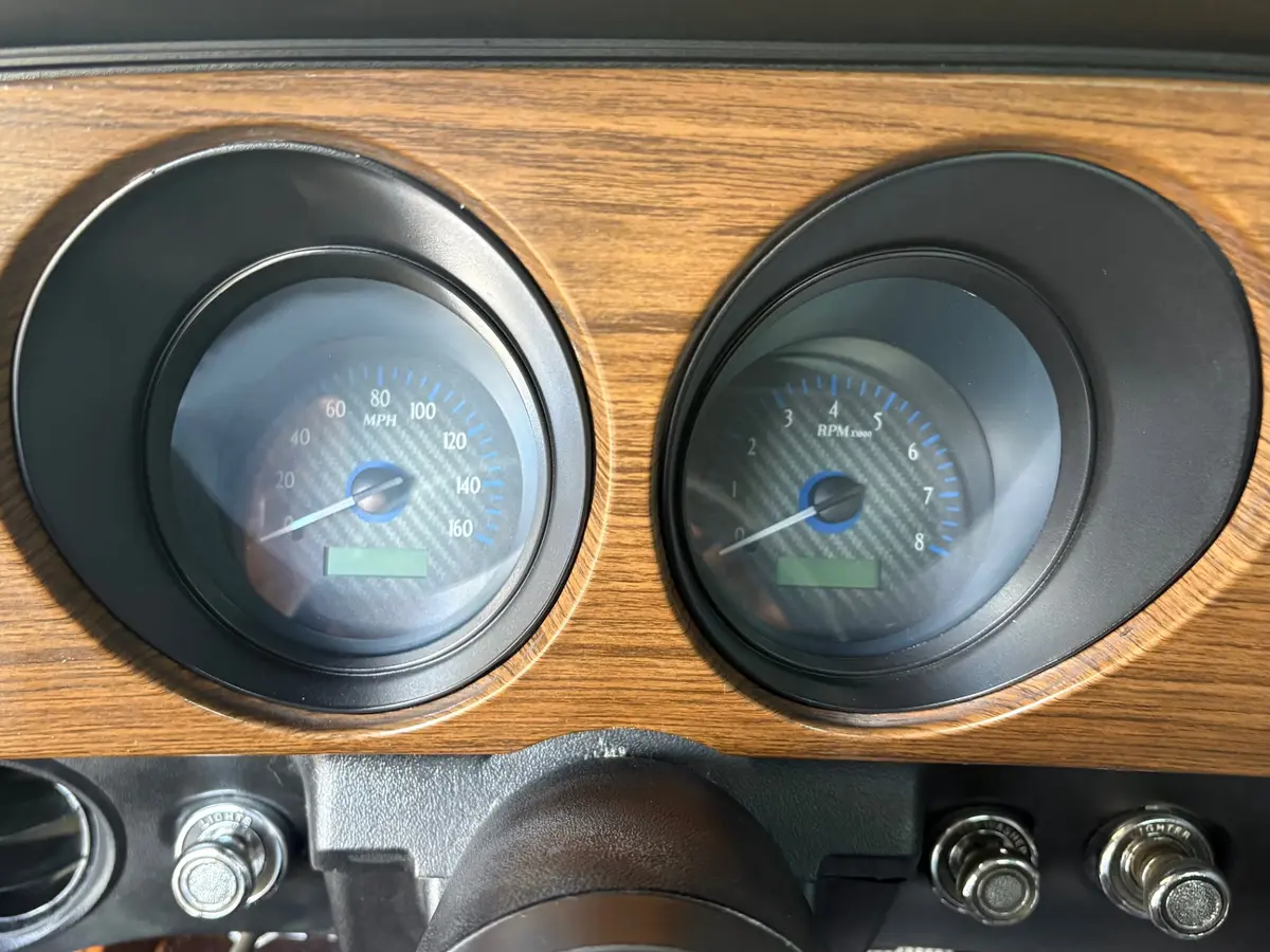 Vehicle photo 37