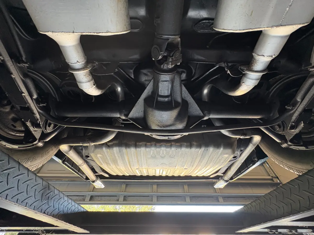 Vehicle photo 122