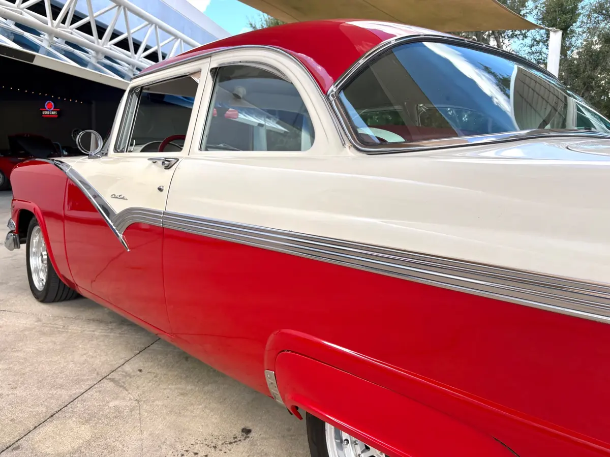 Vehicle photo 14