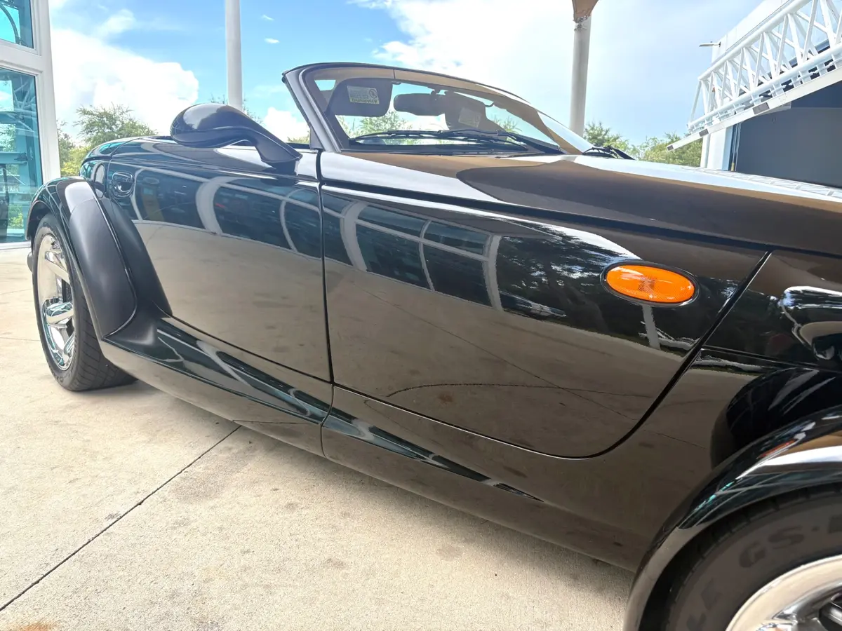 Vehicle photo 18