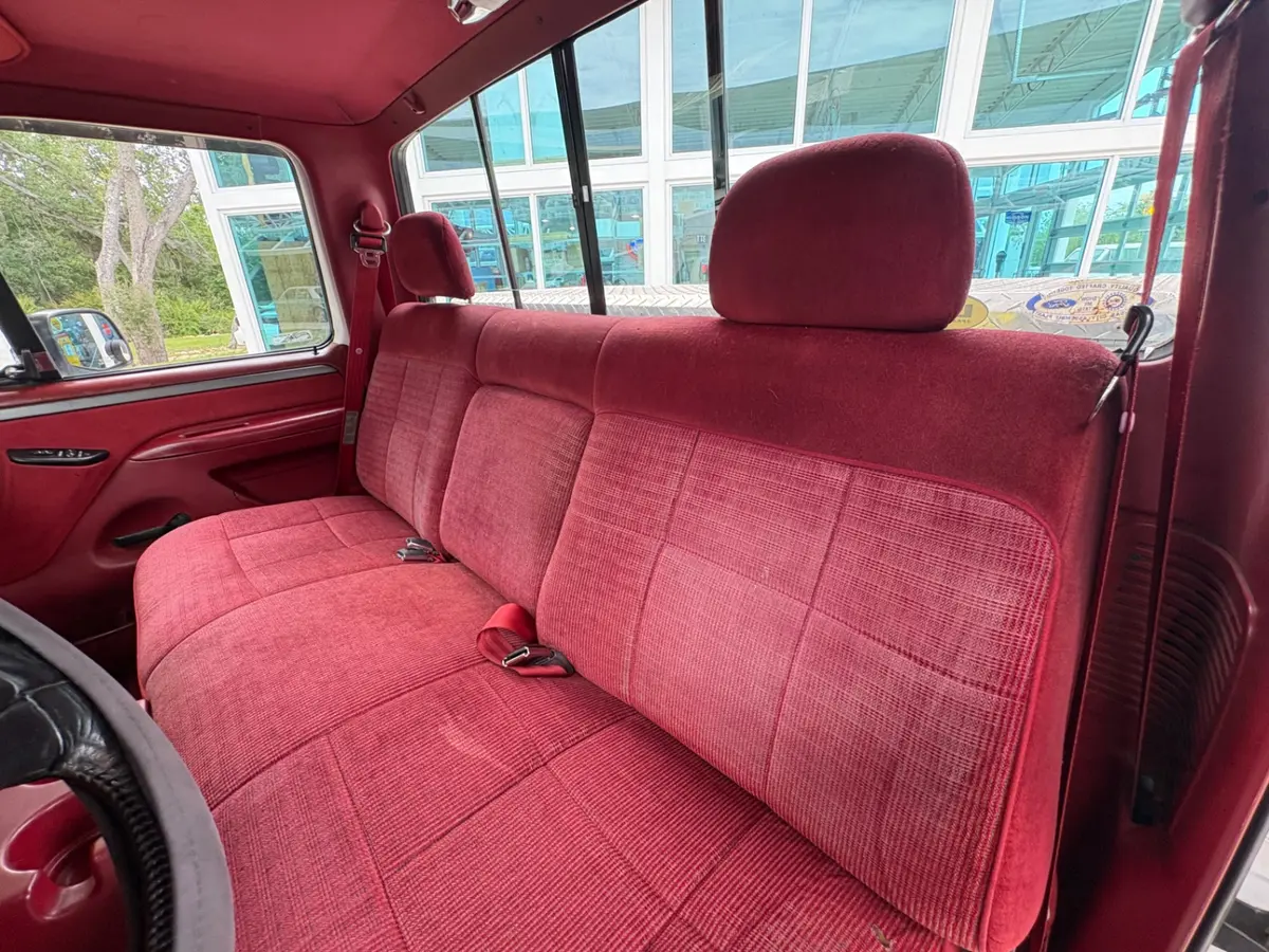 Vehicle photo 33