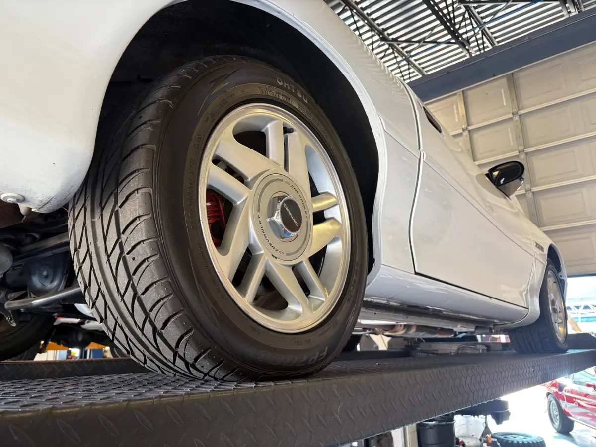 Vehicle photo 29