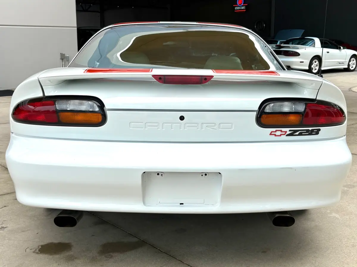 Vehicle photo 7