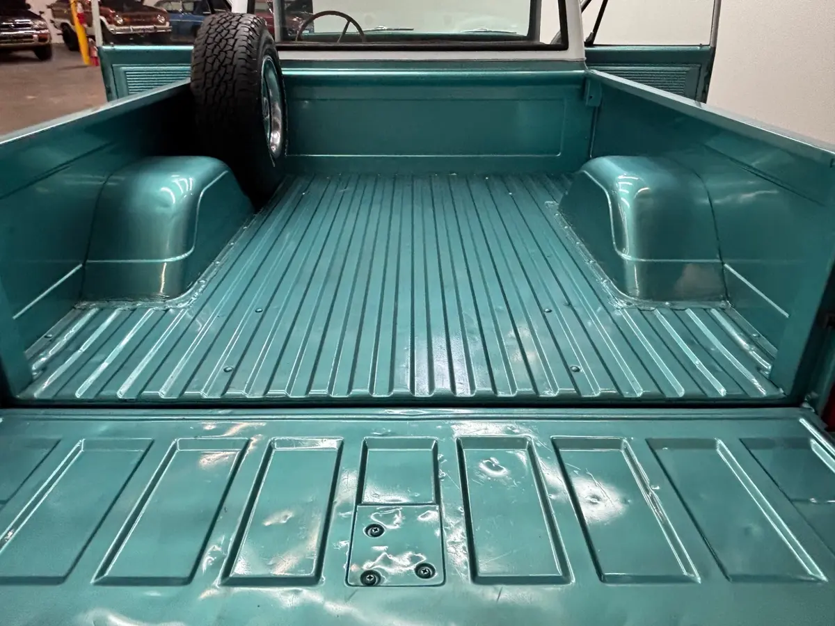 Vehicle photo 31