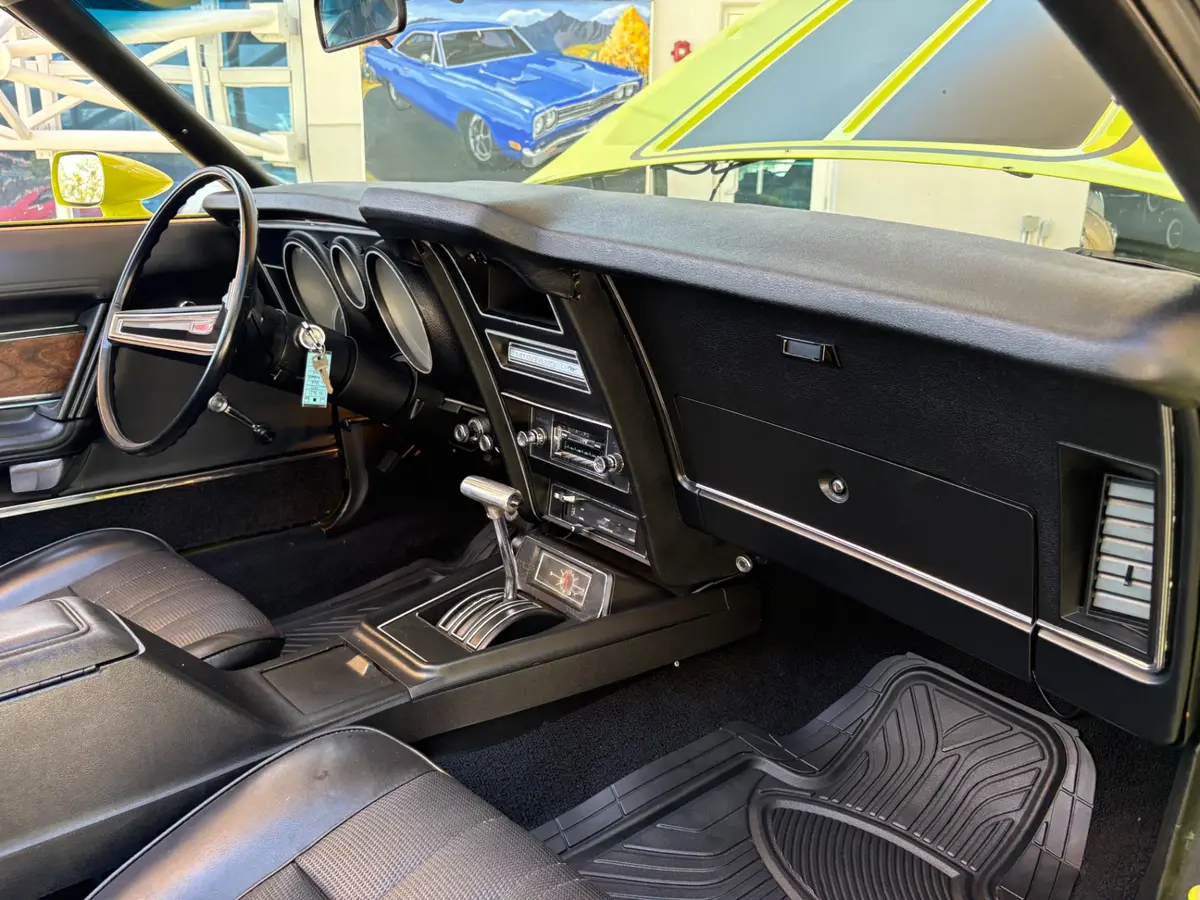 Vehicle photo 45