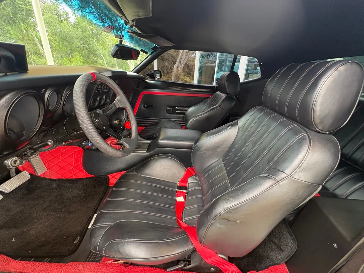 Vehicle photo 31