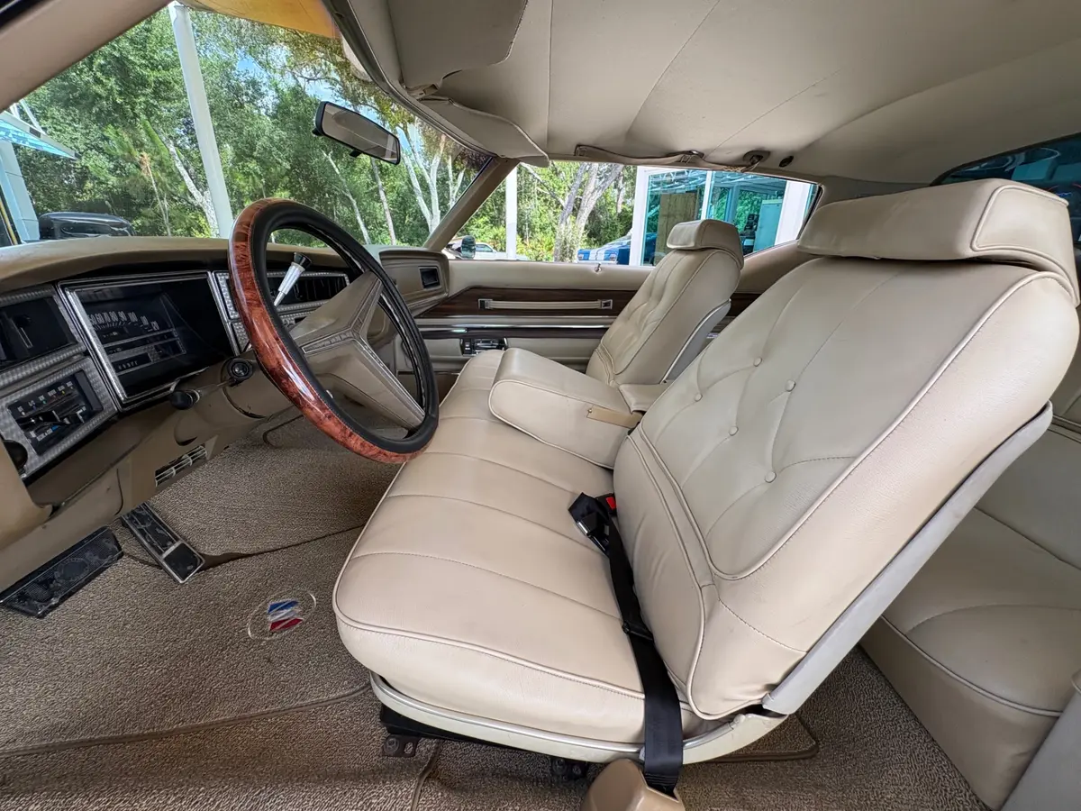 Vehicle photo 33