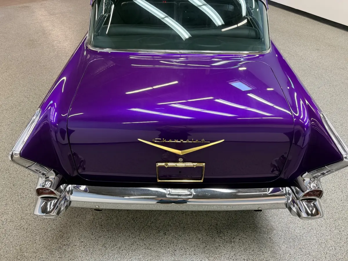 Vehicle photo 8