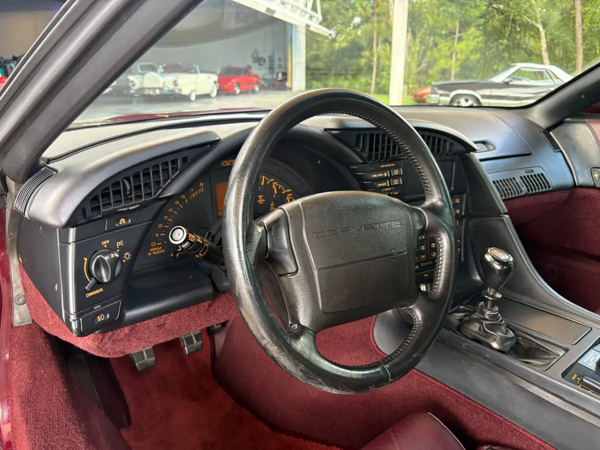 Vehicle photo 31