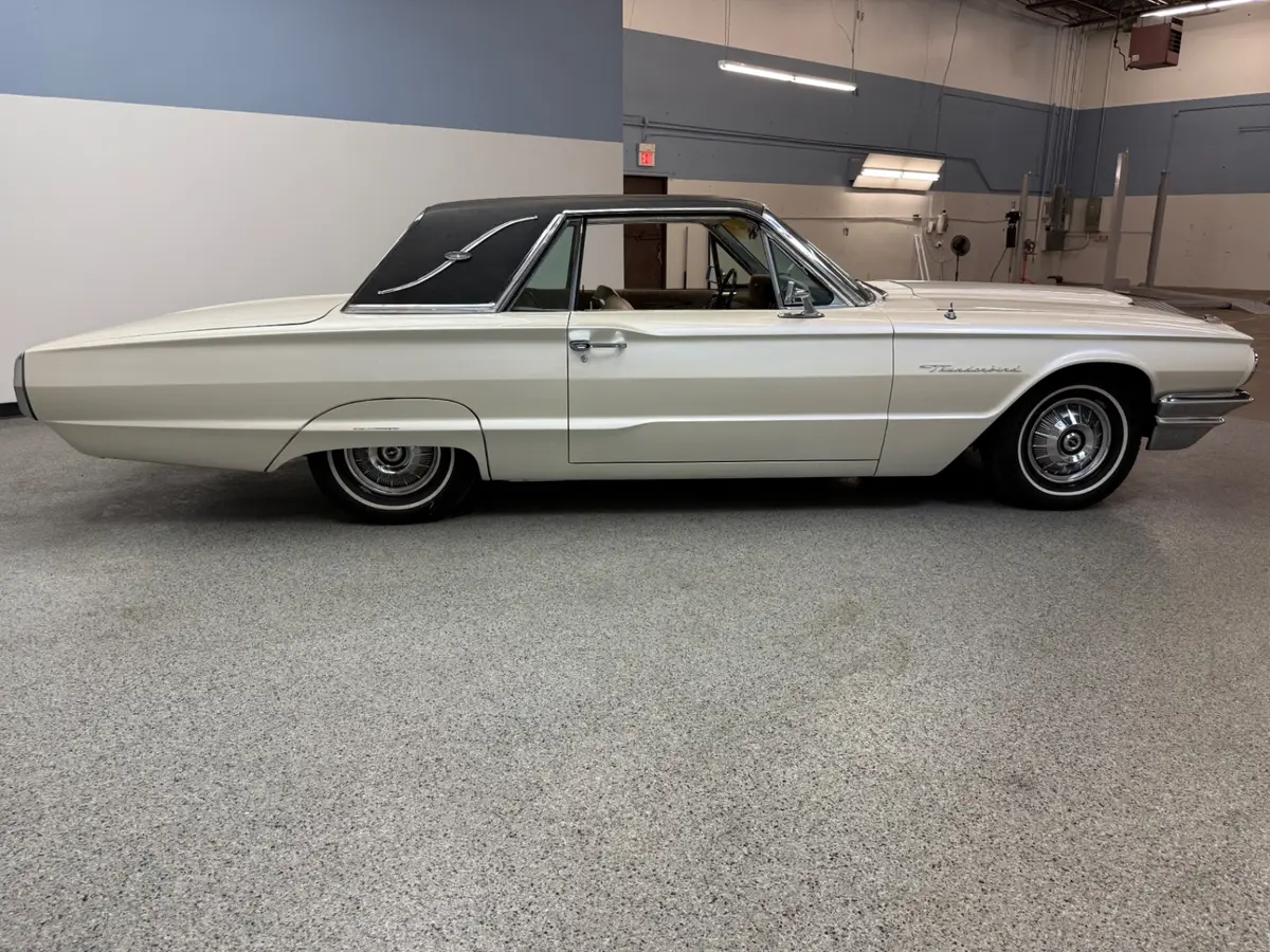 Vehicle photo 9